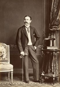 22' jean de gunzburg, jeune diplômé d'hec, sur le point de reprendre l'activité bancaire comme le veut la tradition familiale(jean de gunzburg)