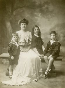 N°84 photography of henriette de gunzburg, née goldschmidt, with jean, daisy and robert.